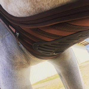 Ergonomics 'Superhorse' Monoflap Girth with neoprene-free liner - Majyk Equipe